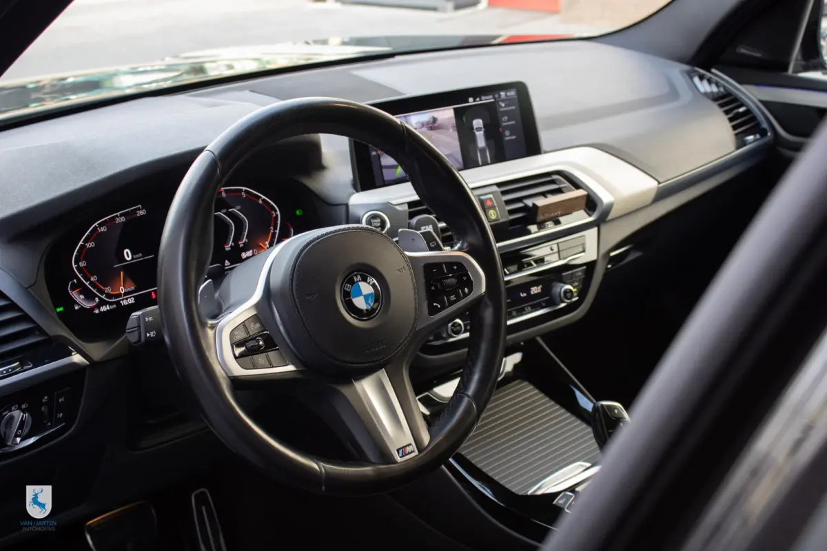 xDrive30i High Executive M Sport / Harmann Kardon / Apple carplay