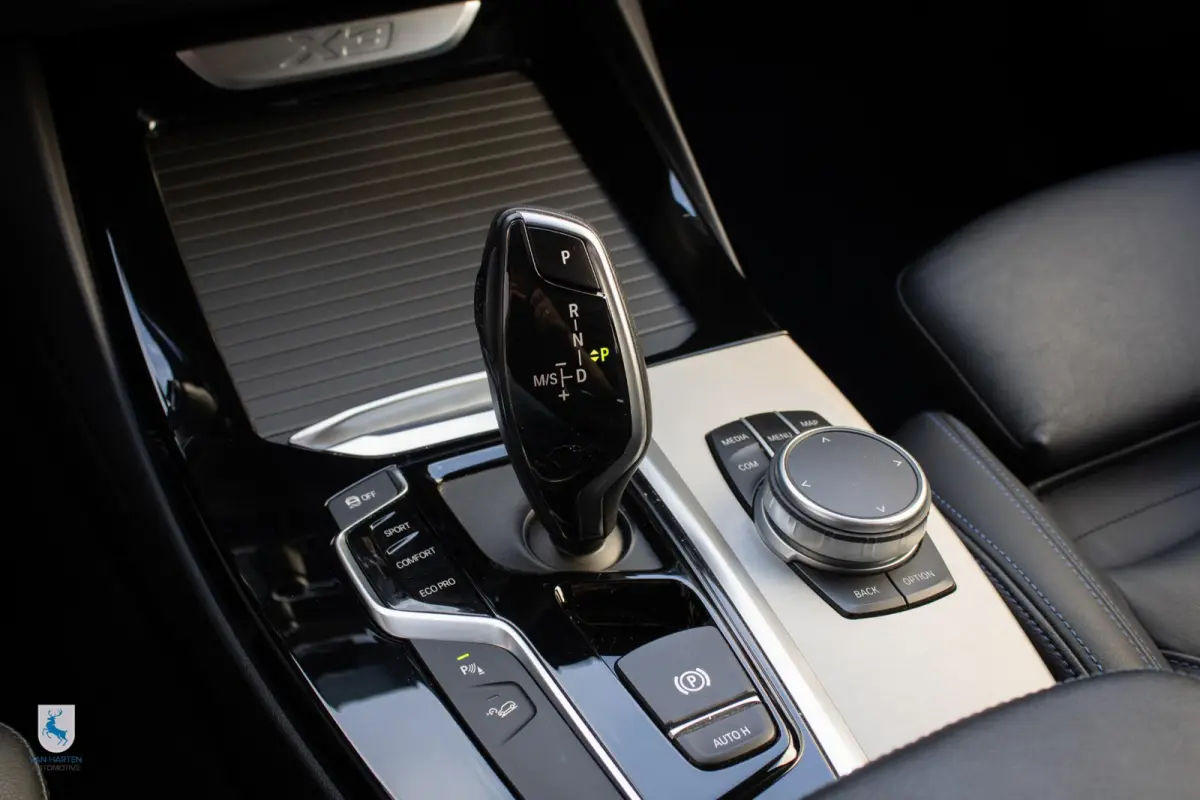xDrive30i High Executive M Sport / Harmann Kardon / Apple carplay