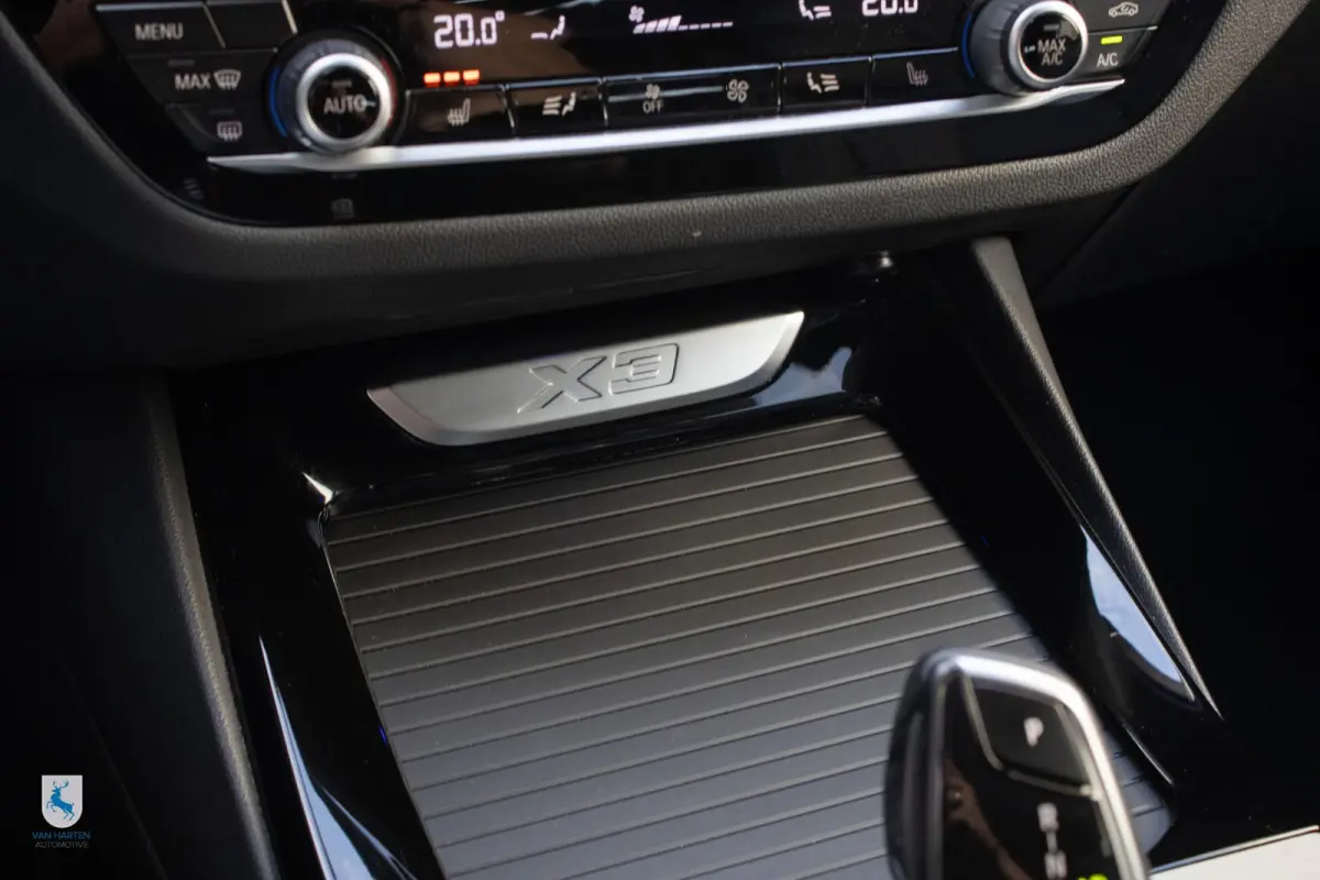 xDrive30i High Executive M Sport / Harmann Kardon / Apple carplay