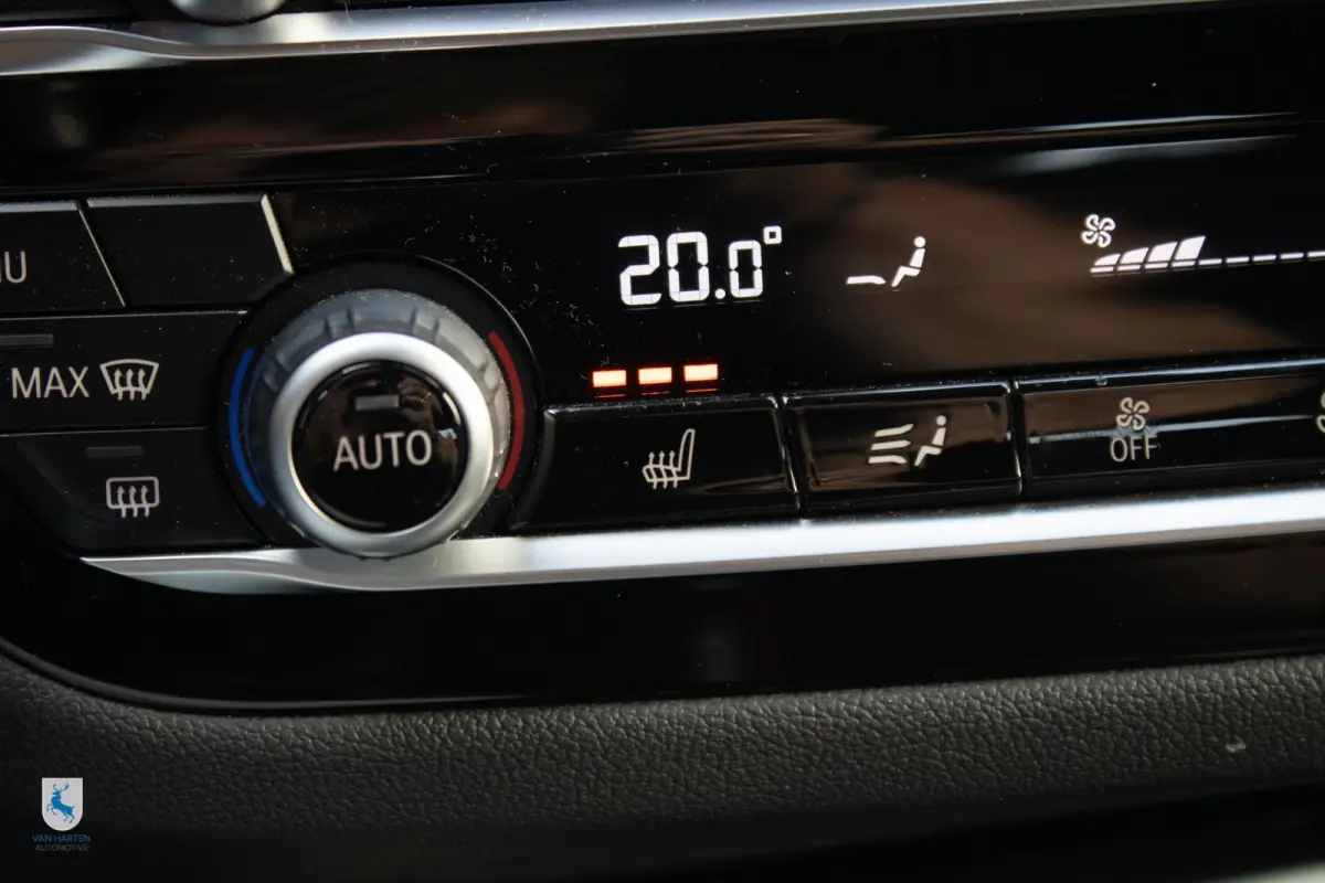 xDrive30i High Executive M Sport / Harmann Kardon / Apple carplay