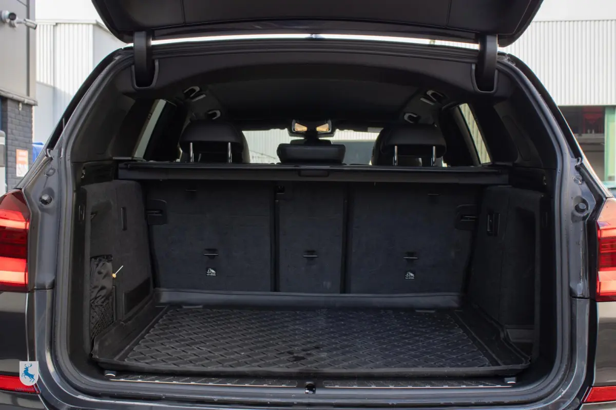 xDrive30i High Executive M Sport / Harmann Kardon / Apple carplay