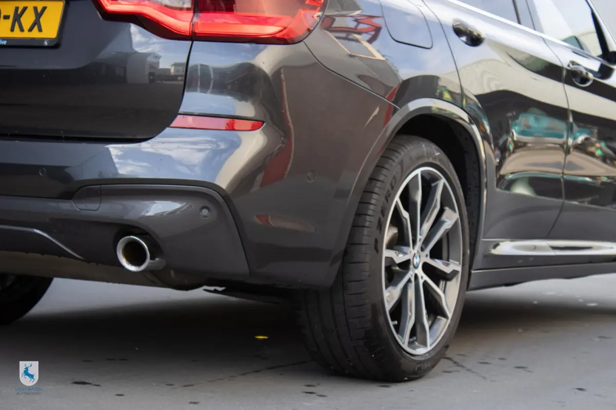 xDrive30i High Executive M Sport / Harmann Kardon / Apple carplay