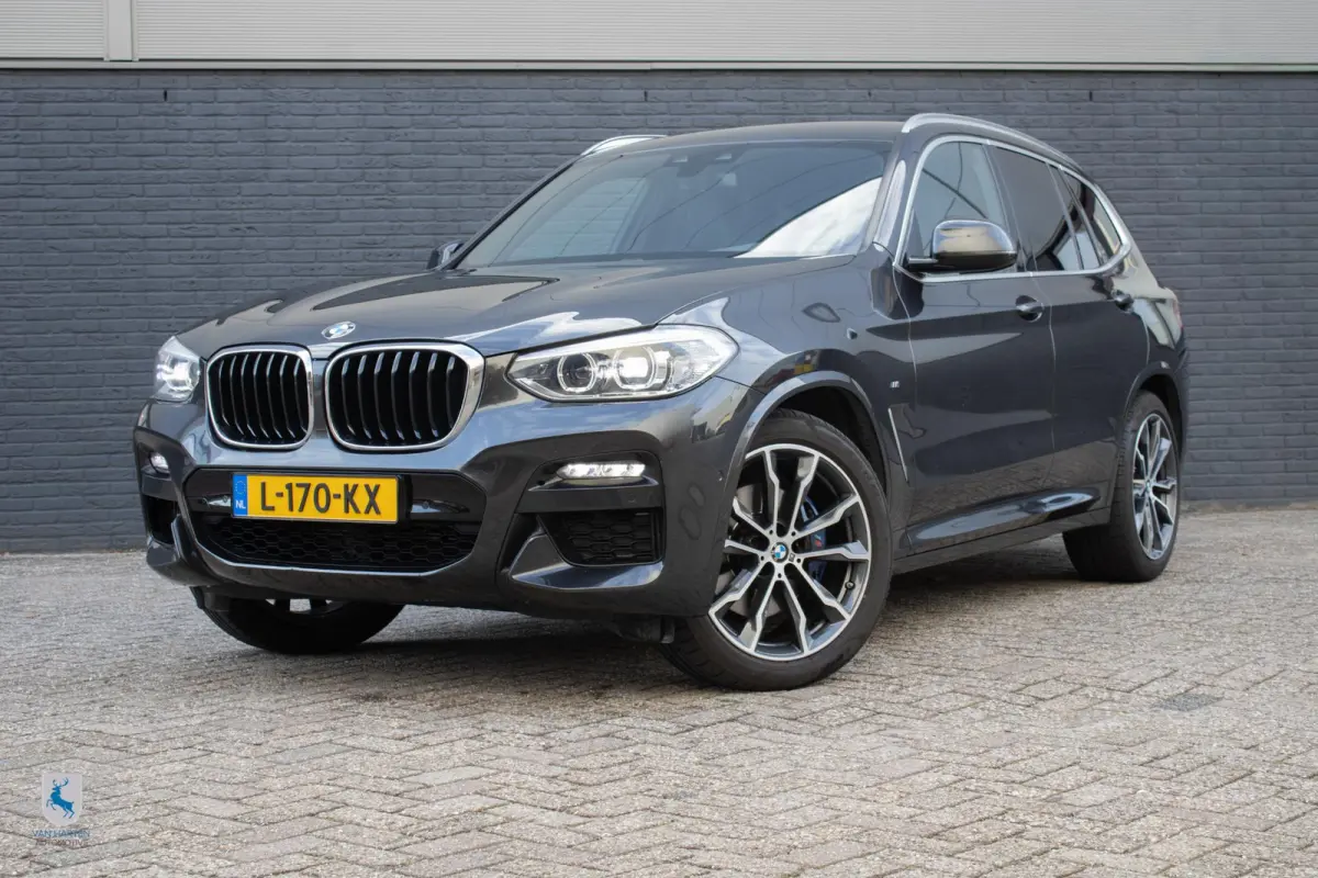 xDrive30i High Executive M Sport / Harmann Kardon / Apple carplay
