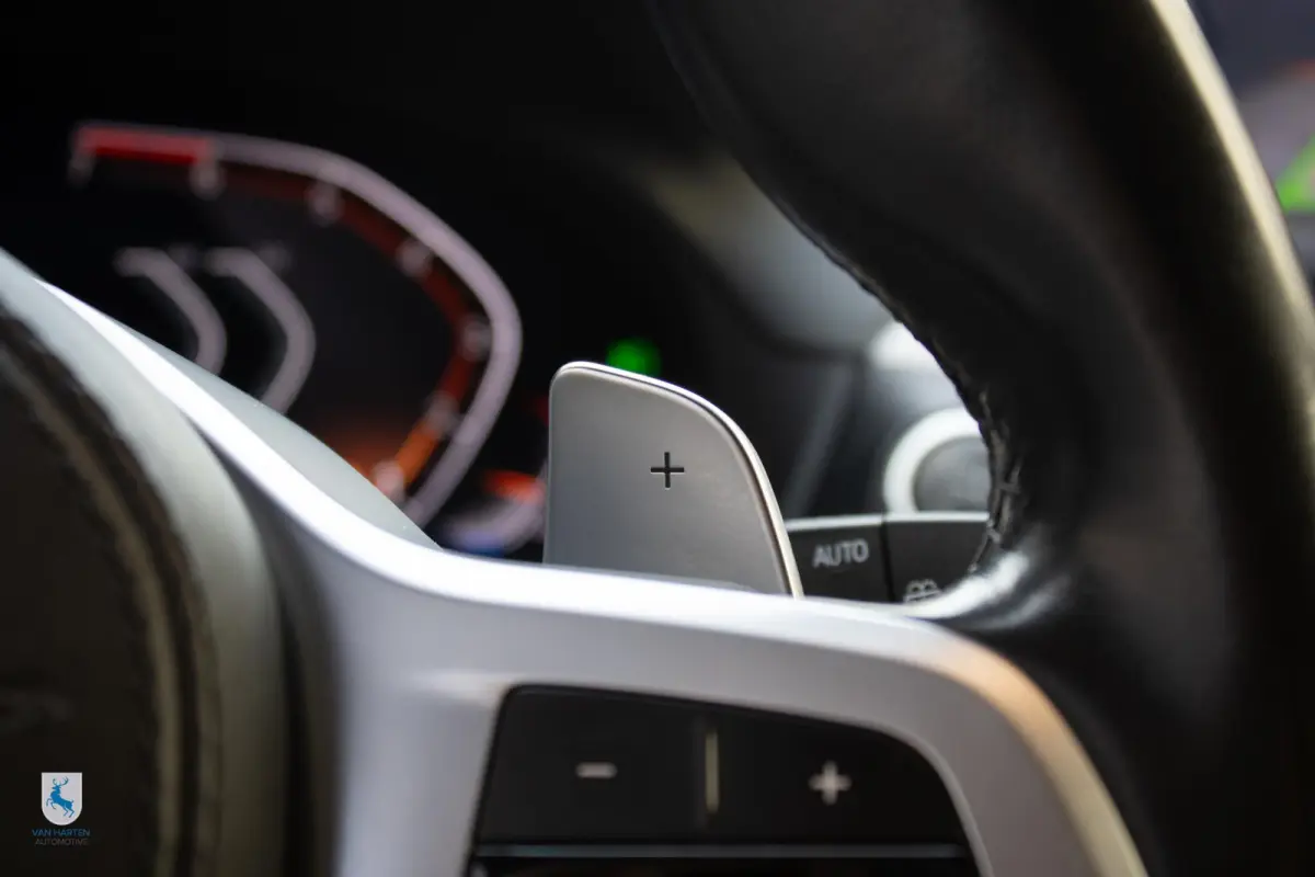 xDrive30i High Executive M Sport / Harmann Kardon / Apple carplay