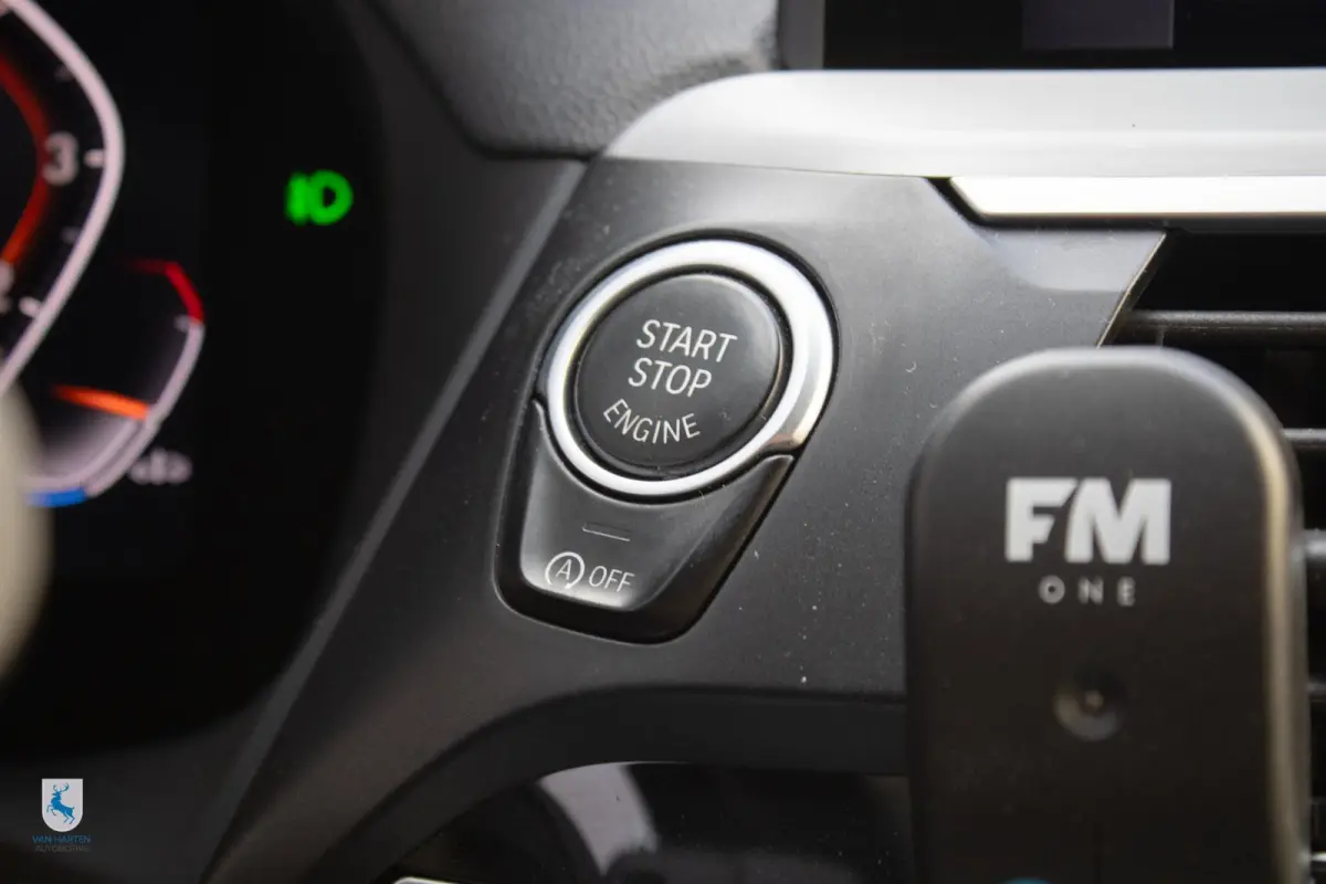 xDrive30i High Executive M Sport / Harmann Kardon / Apple carplay