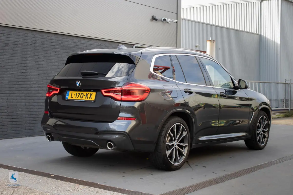 xDrive30i High Executive M Sport / Harmann Kardon / Apple carplay