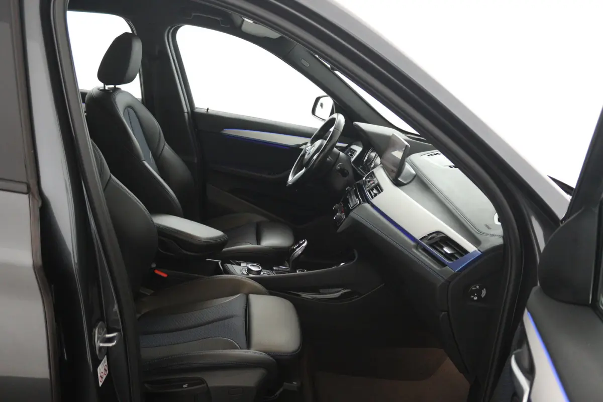 sDrive18i High Executive (SFEERVERLICHTING, NAVIGATIE, CRUISE CONTROL, DEALER ONDERHOUDEN)