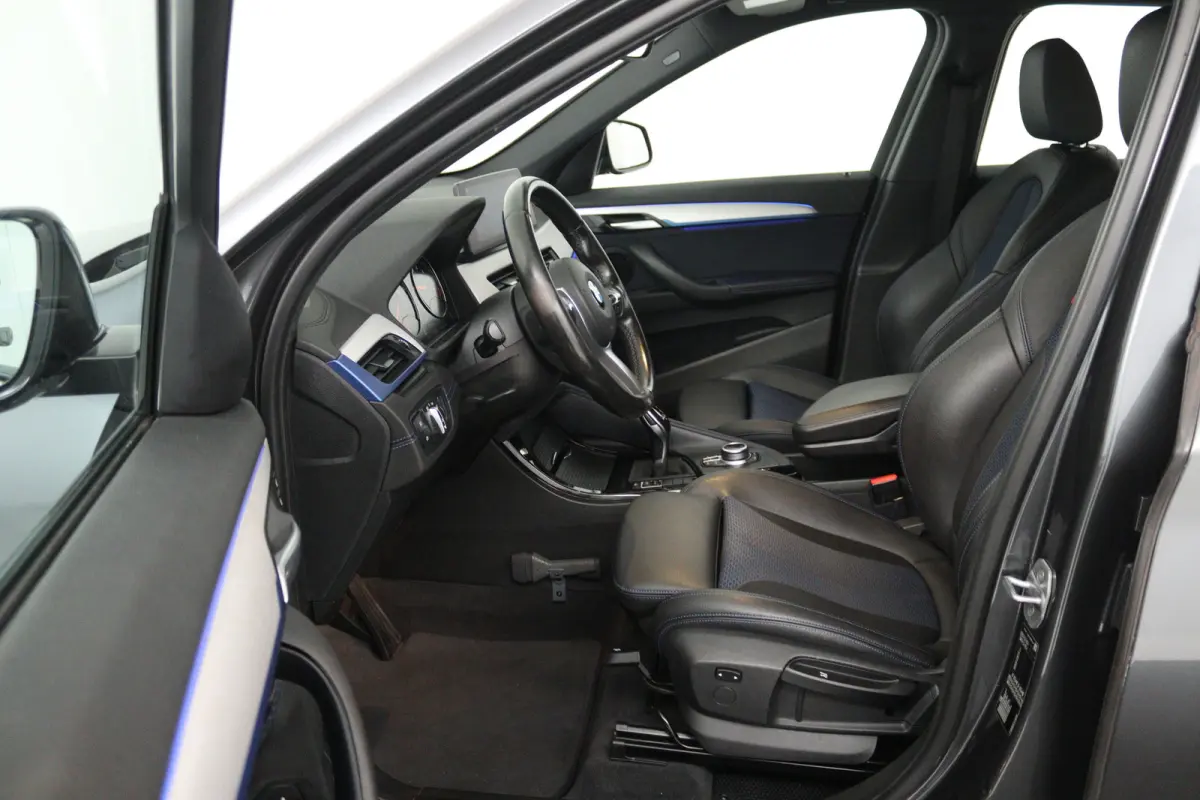 sDrive18i High Executive (SFEERVERLICHTING, NAVIGATIE, CRUISE CONTROL, DEALER ONDERHOUDEN)