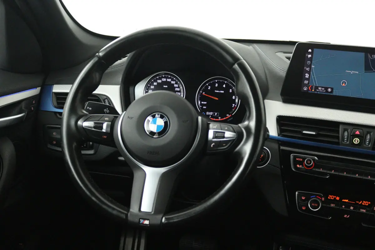 sDrive18i High Executive (SFEERVERLICHTING, NAVIGATIE, CRUISE CONTROL, DEALER ONDERHOUDEN)