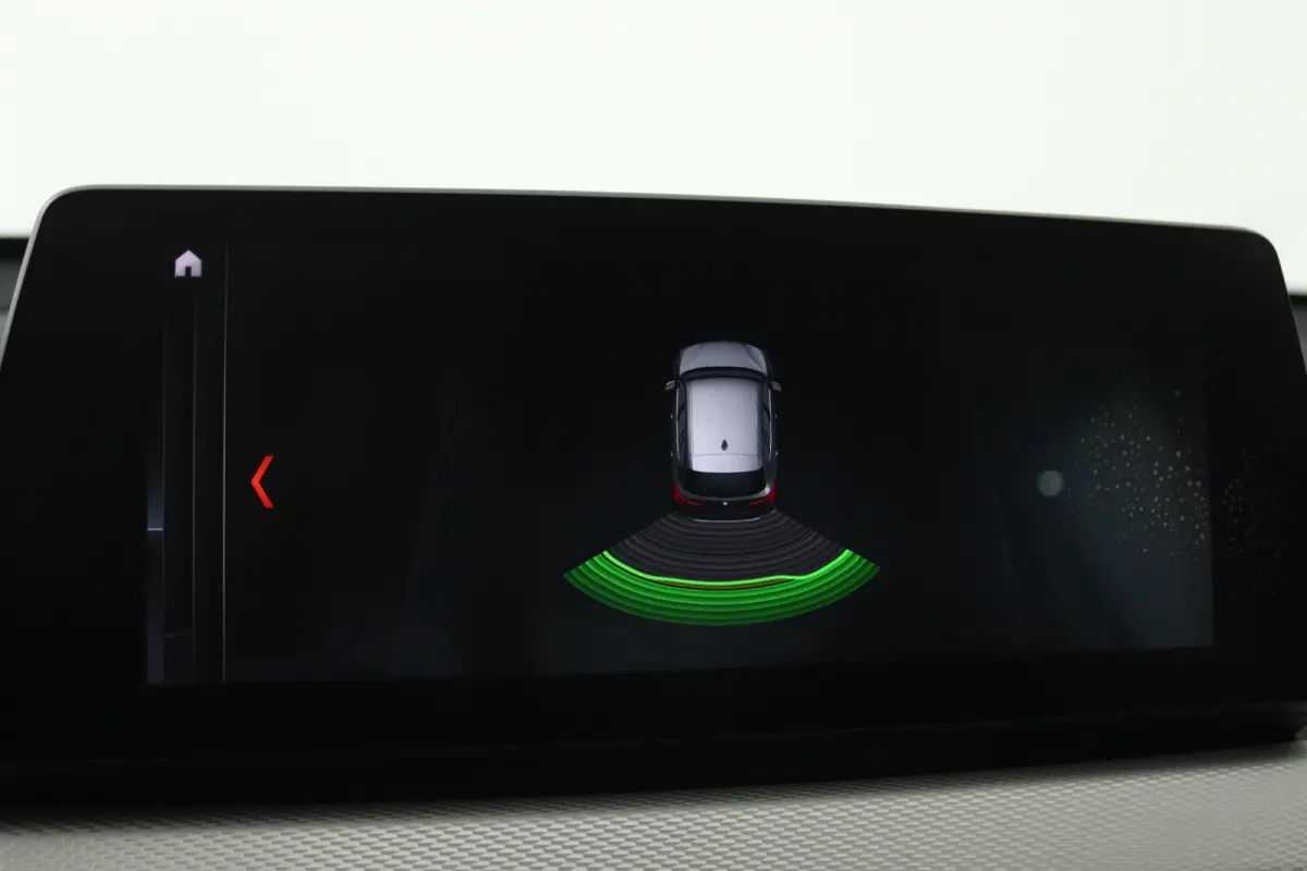 sDrive18i High Executive (SFEERVERLICHTING, NAVIGATIE, CRUISE CONTROL, DEALER ONDERHOUDEN)