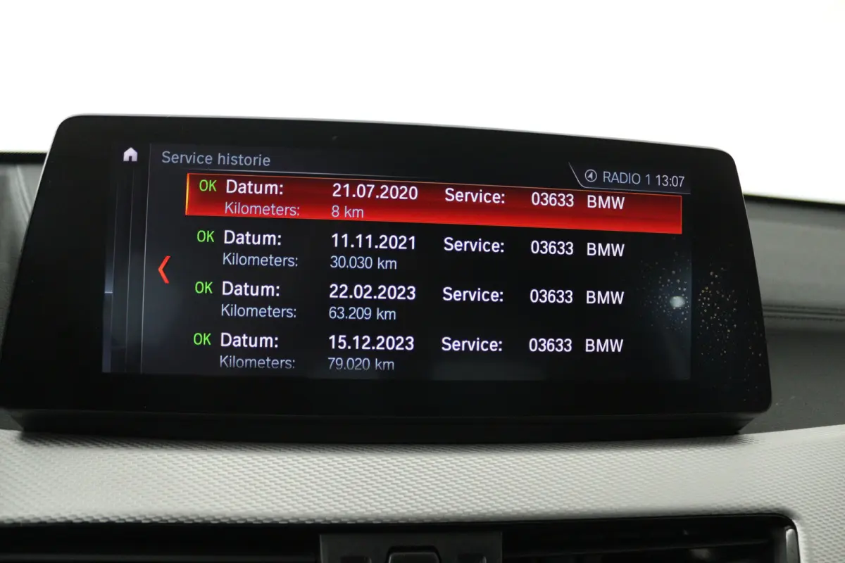 sDrive18i High Executive (SFEERVERLICHTING, NAVIGATIE, CRUISE CONTROL, DEALER ONDERHOUDEN)