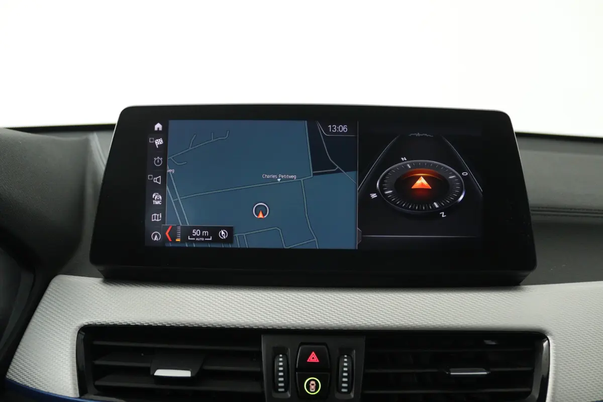 sDrive18i High Executive (SFEERVERLICHTING, NAVIGATIE, CRUISE CONTROL, DEALER ONDERHOUDEN)