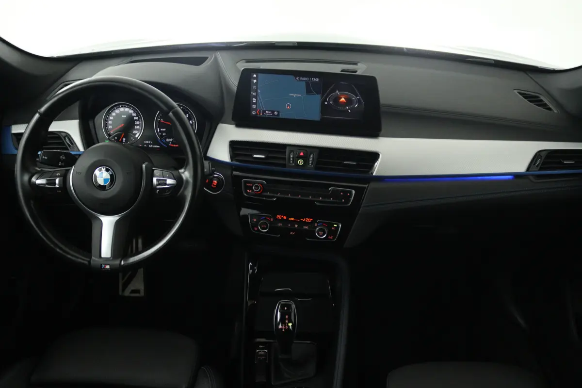 sDrive18i High Executive (SFEERVERLICHTING, NAVIGATIE, CRUISE CONTROL, DEALER ONDERHOUDEN)