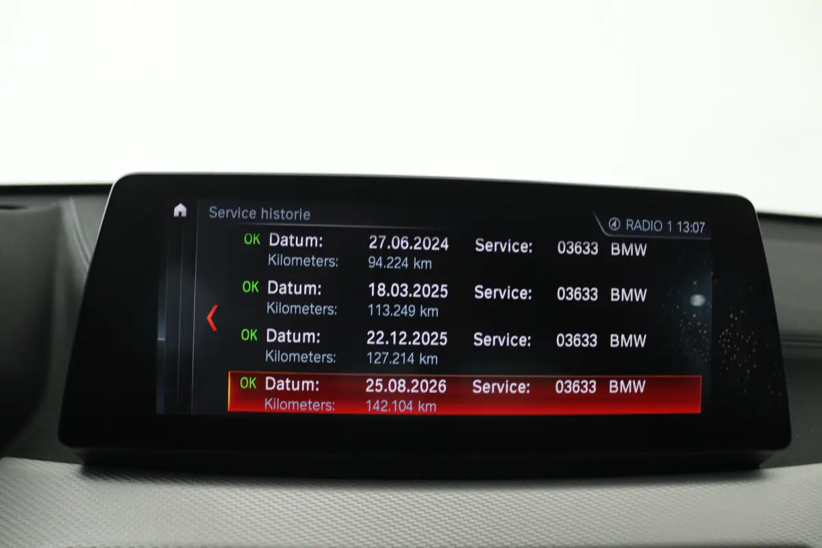 sDrive18i High Executive (SFEERVERLICHTING, NAVIGATIE, CRUISE CONTROL, DEALER ONDERHOUDEN)