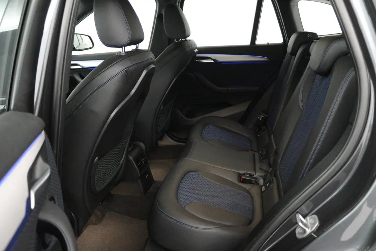sDrive18i High Executive (SFEERVERLICHTING, NAVIGATIE, CRUISE CONTROL, DEALER ONDERHOUDEN)