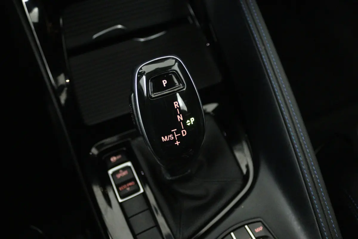 sDrive18i High Executive (SFEERVERLICHTING, NAVIGATIE, CRUISE CONTROL, DEALER ONDERHOUDEN)