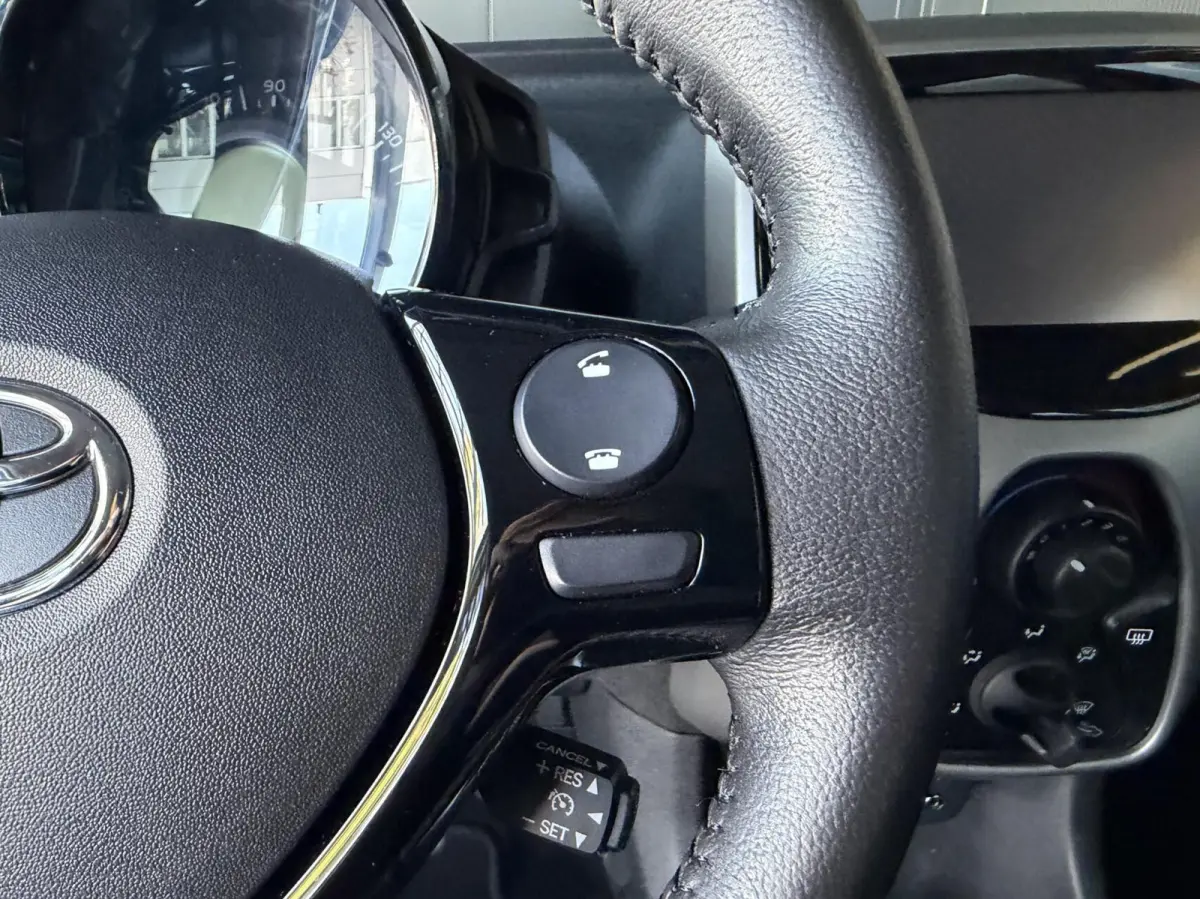 1.0 VVT-i x D Team|Airco|Bluetooth|Cruise|