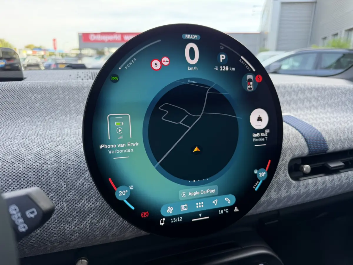 3-Deurs SE Favoured XL 54.2 kWh Panoramadak Carplay Harman-Kardon Keyless Entry 360 Camera 18 Inch LED Stuurverwarming Tot 402 KM Actieradius!