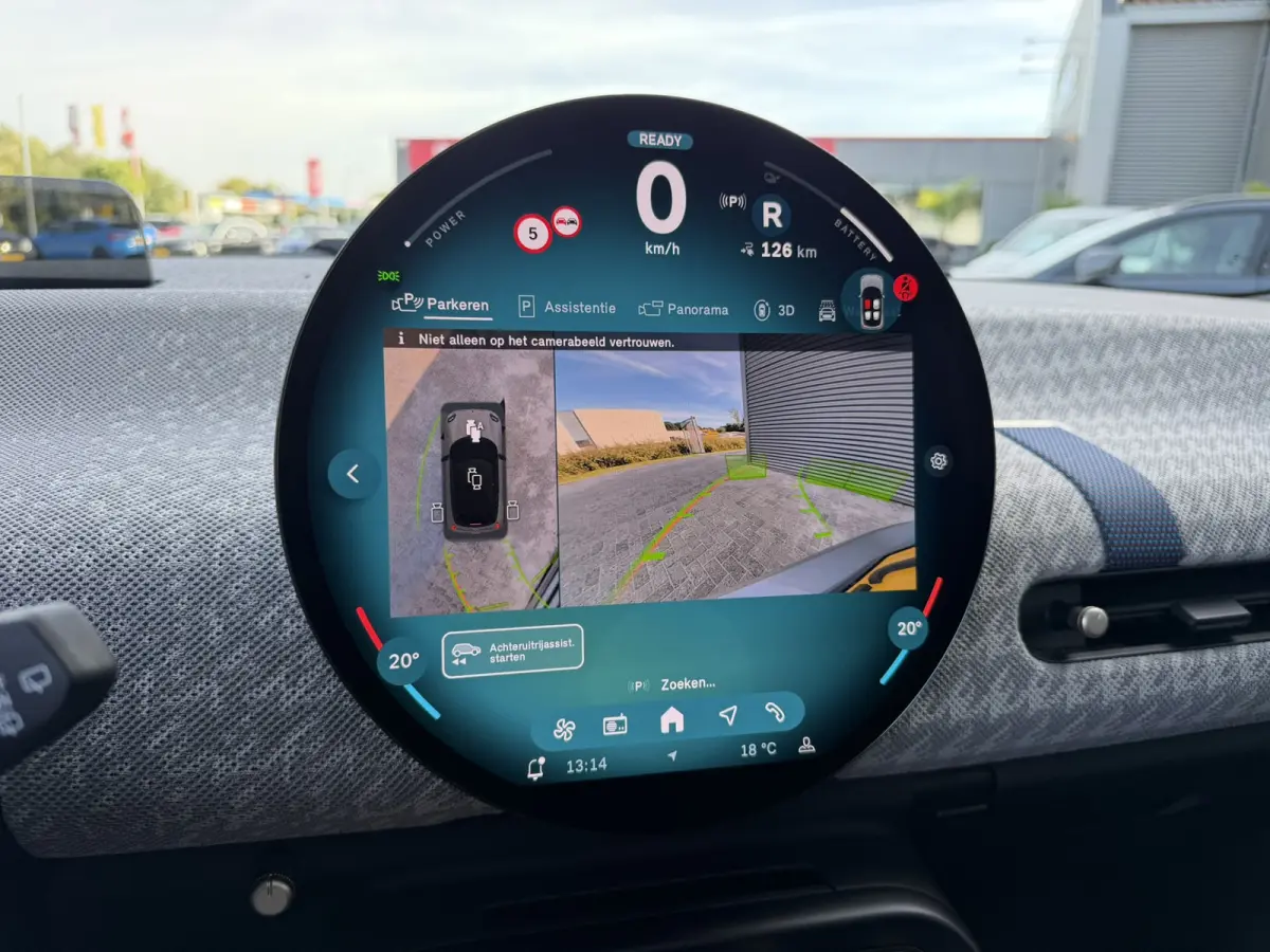3-Deurs SE Favoured XL 54.2 kWh Panoramadak Carplay Harman-Kardon Keyless Entry 360 Camera 18 Inch LED Stuurverwarming Tot 402 KM Actieradius!