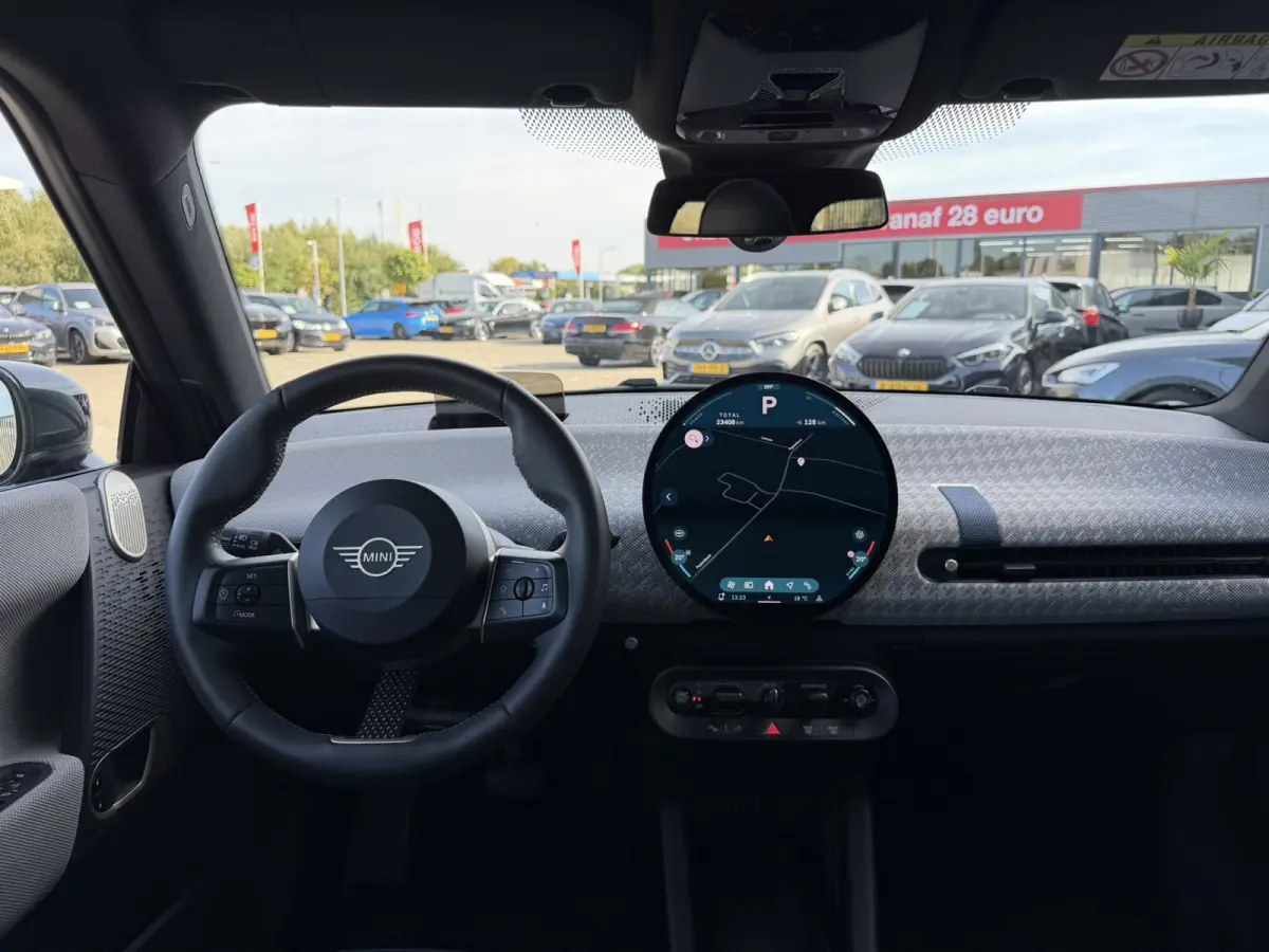 3-Deurs SE Favoured XL 54.2 kWh Panoramadak Carplay Harman-Kardon Keyless Entry 360 Camera 18 Inch LED Stuurverwarming Tot 402 KM Actieradius!