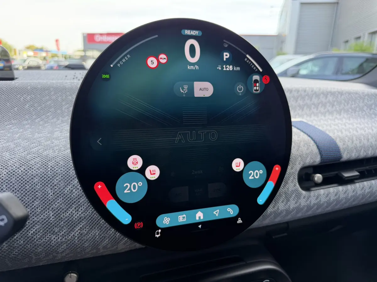 3-Deurs SE Favoured XL 54.2 kWh Panoramadak Carplay Harman-Kardon Keyless Entry 360 Camera 18 Inch LED Stuurverwarming Tot 402 KM Actieradius!