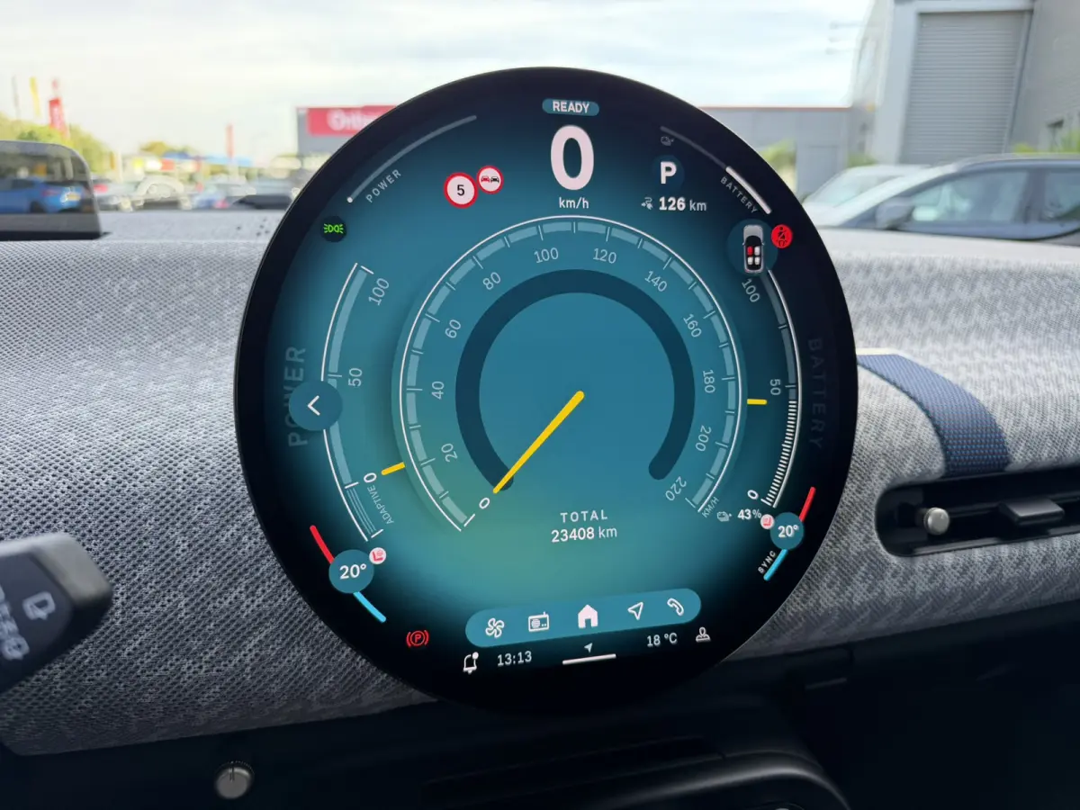 3-Deurs SE Favoured XL 54.2 kWh Panoramadak Carplay Harman-Kardon Keyless Entry 360 Camera 18 Inch LED Stuurverwarming Tot 402 KM Actieradius!