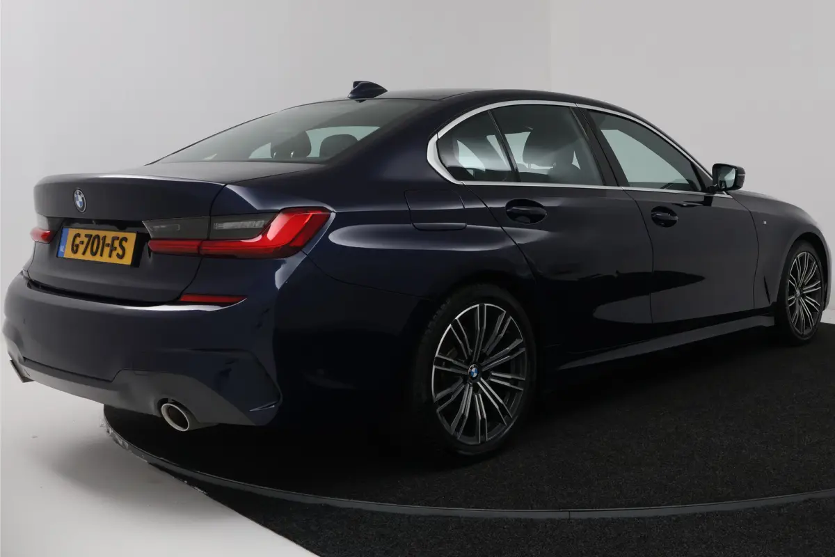 320i High Executive M-sport(M-PAkKKET, CAMERA, STOELVERWARMING, SFEERVERLICHTING, DEALER ONDERHOUDEN)