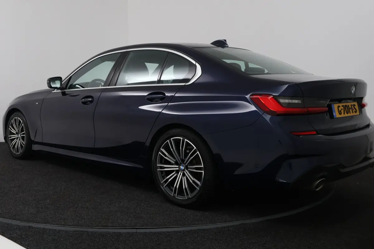 320i High Executive M-sport(M-PAkKKET, CAMERA, STOELVERWARMING, SFEERVERLICHTING, DEALER ONDERHOUDEN)