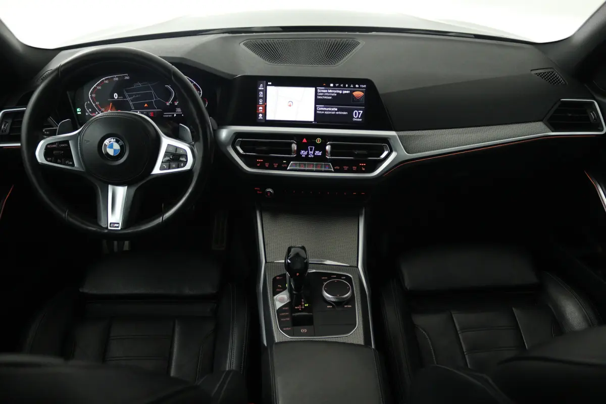 320i High Executive M-sport(M-PAkKKET, CAMERA, STOELVERWARMING, SFEERVERLICHTING, DEALER ONDERHOUDEN)