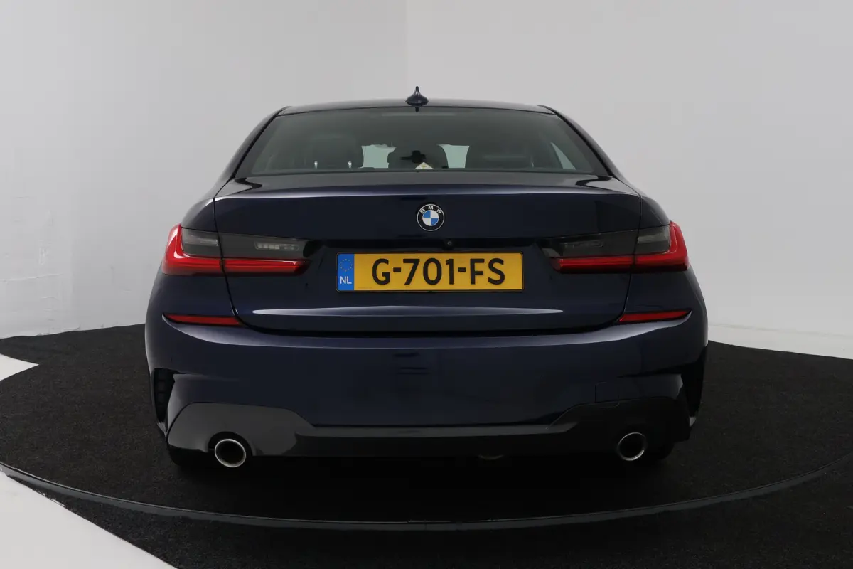 320i High Executive M-sport(M-PAkKKET, CAMERA, STOELVERWARMING, SFEERVERLICHTING, DEALER ONDERHOUDEN)
