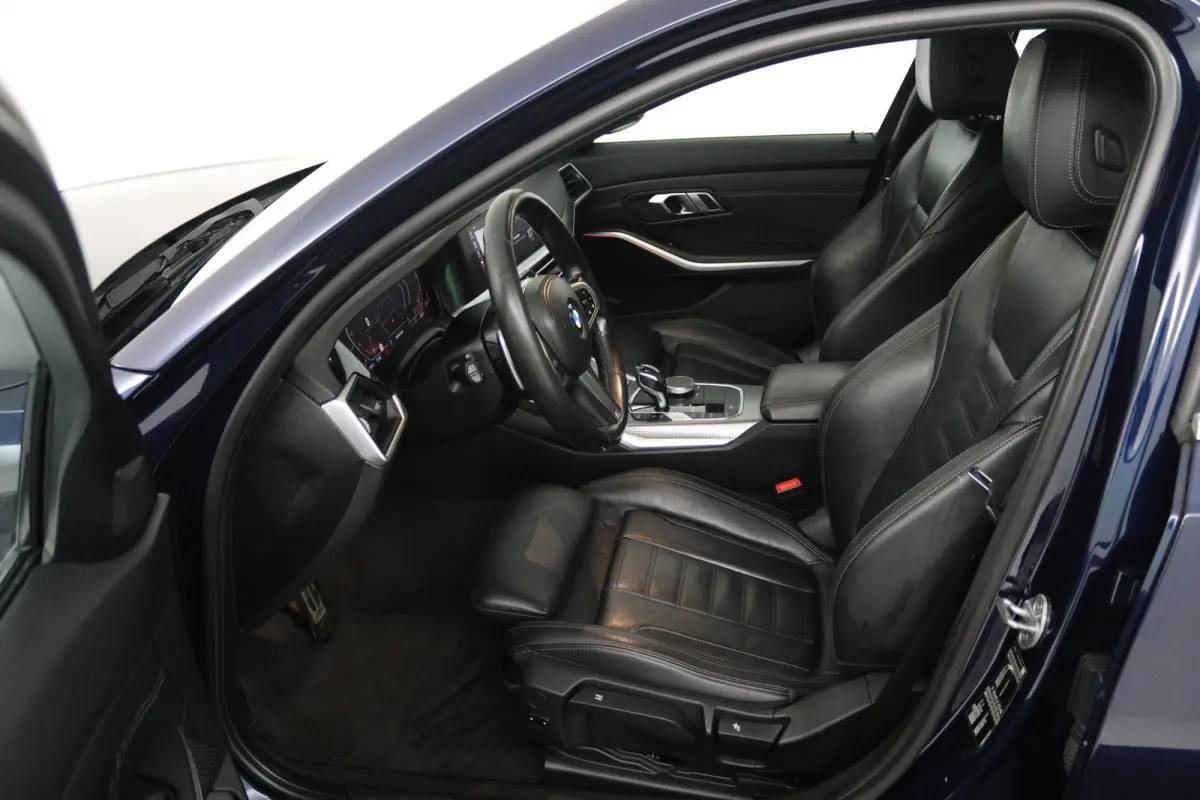 320i High Executive M-sport(M-PAkKKET, CAMERA, STOELVERWARMING, SFEERVERLICHTING, DEALER ONDERHOUDEN)