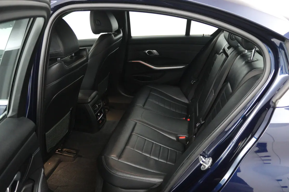 320i High Executive M-sport(M-PAkKKET, CAMERA, STOELVERWARMING, SFEERVERLICHTING, DEALER ONDERHOUDEN)