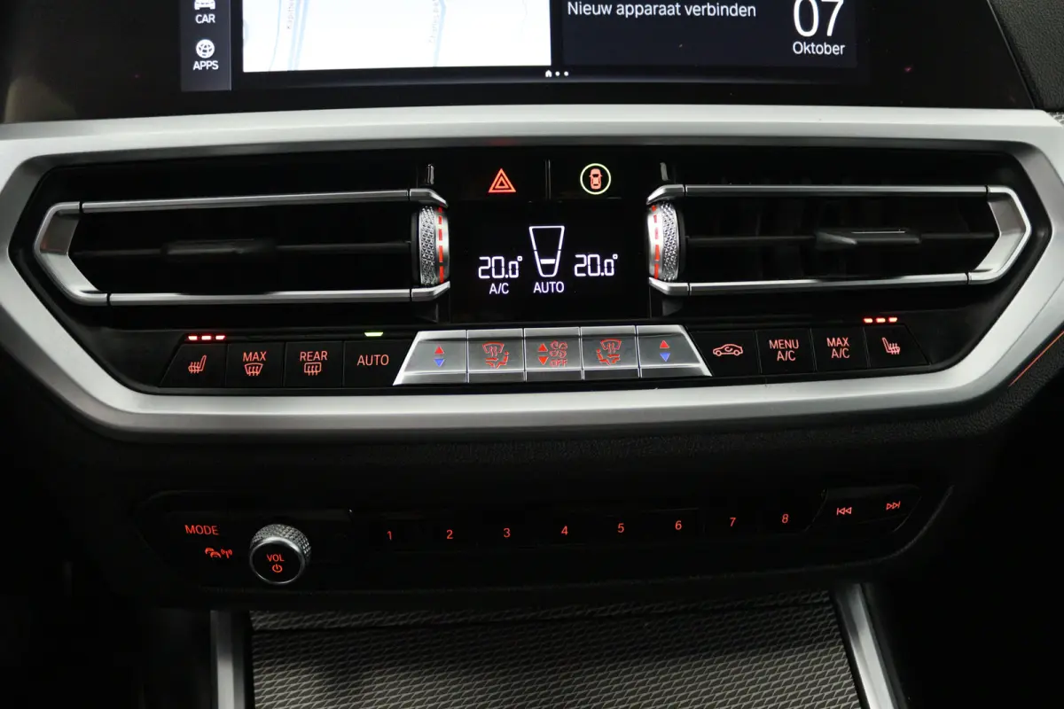 320i High Executive M-sport(M-PAkKKET, CAMERA, STOELVERWARMING, SFEERVERLICHTING, DEALER ONDERHOUDEN)