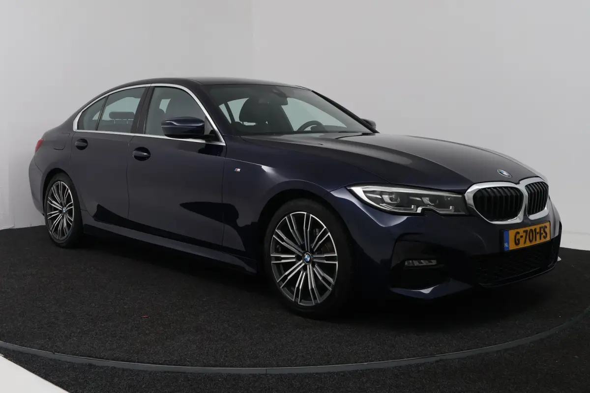 320i High Executive M-sport(M-PAkKKET, CAMERA, STOELVERWARMING, SFEERVERLICHTING, DEALER ONDERHOUDEN)