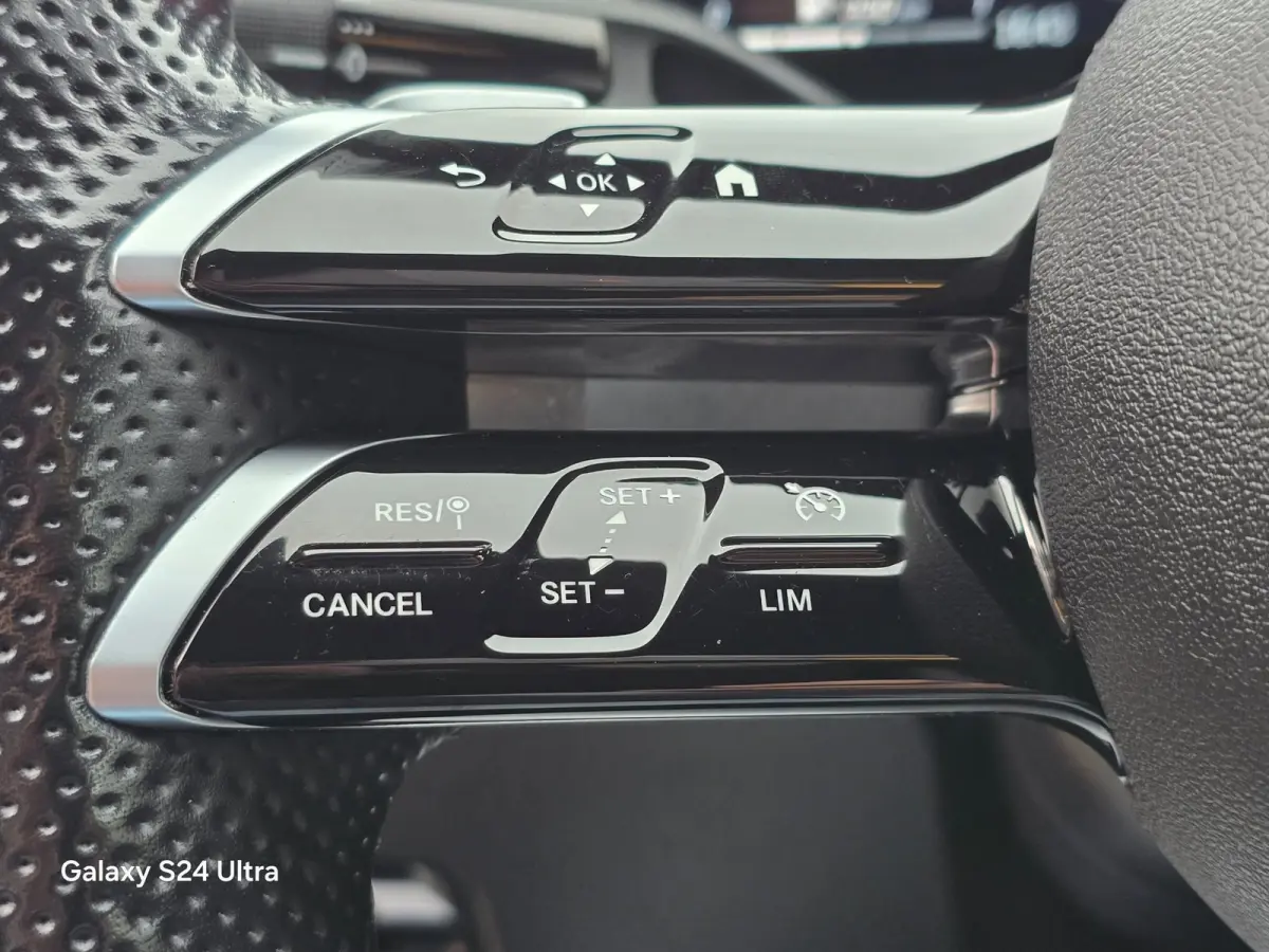 180 AMG Line / Aut /Head Up / Leder / Burmester / 360 Camera / Burmester / Memory / Open Panoramadak