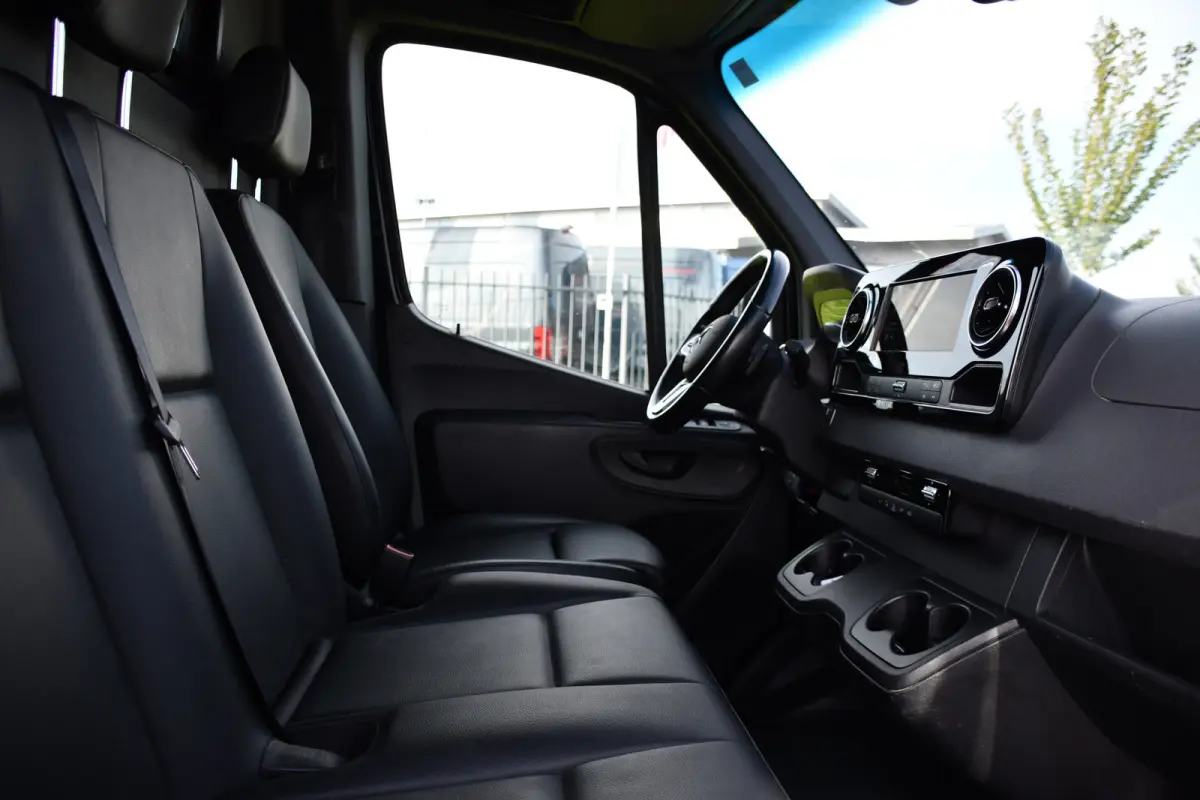 319 1.9 CDI L2H2 RWD Black Edition 360 Camera, Cruise, LED, 3500kg Trekhaak, Carplay, Leder, 10,5'' Mbux, 190pk, Automaat, NAVI, Uniek!
