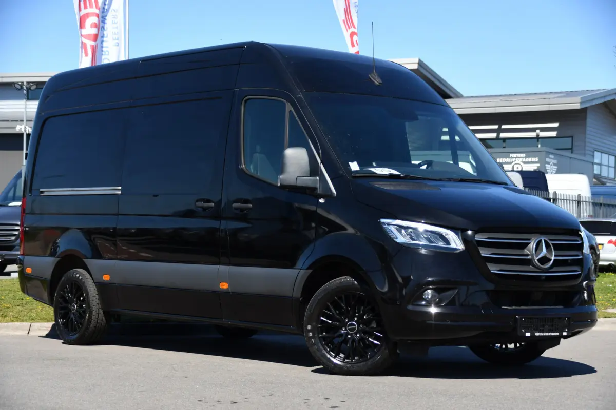 319 1.9 CDI L2H2 RWD Black Edition 360 Camera, Cruise, LED, 3500kg Trekhaak, Carplay, Leder, 10,5'' Mbux, 190pk, Automaat, NAVI, Uniek!