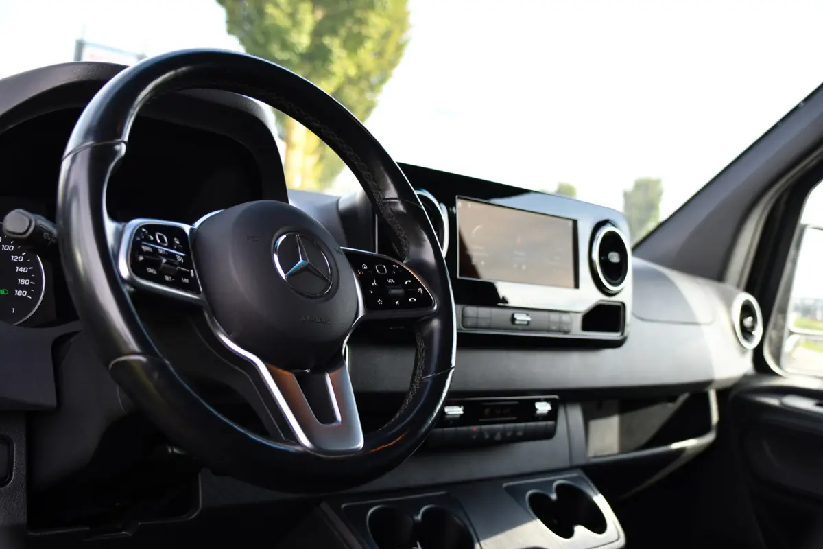 319 1.9 CDI L2H2 RWD Black Edition 360 Camera, Cruise, LED, 3500kg Trekhaak, Carplay, Leder, 10,5'' Mbux, 190pk, Automaat, NAVI, Uniek!