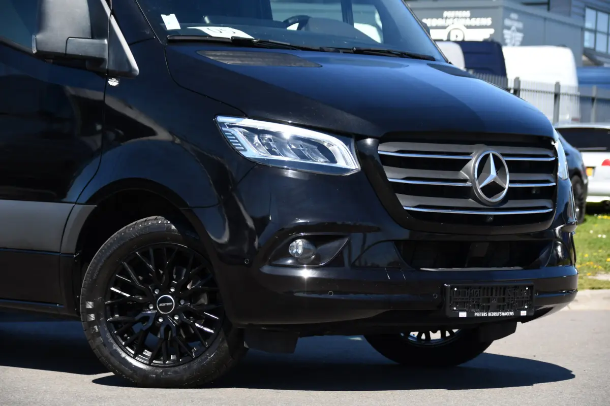 319 1.9 CDI L2H2 RWD Black Edition 360 Camera, Cruise, LED, 3500kg Trekhaak, Carplay, Leder, 10,5'' Mbux, 190pk, Automaat, NAVI, Uniek!