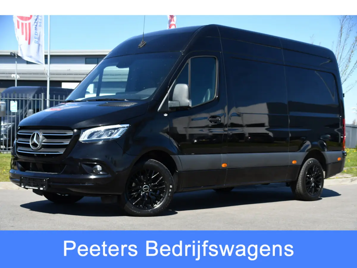 319 1.9 CDI L2H2 RWD Black Edition 360 Camera, Cruise, LED, 3500kg Trekhaak, Carplay, Leder, 10,5'' Mbux, 190pk, Automaat, NAVI, Uniek!