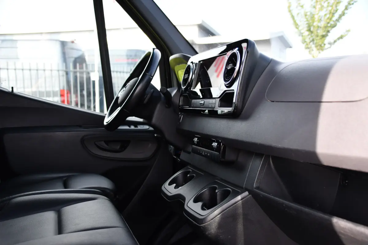 319 1.9 CDI L2H2 RWD Black Edition 360 Camera, Cruise, LED, 3500kg Trekhaak, Carplay, Leder, 10,5'' Mbux, 190pk, Automaat, NAVI, Uniek!