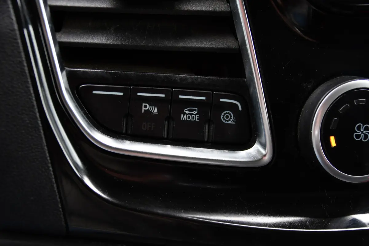 350 2.0 TDCI L2H2 Limited PB Edition Cruise, Camera, Carplay, Xenon, 185pk, Multimedia, Automaat, Trekhaak, Betimmering, Uniek!