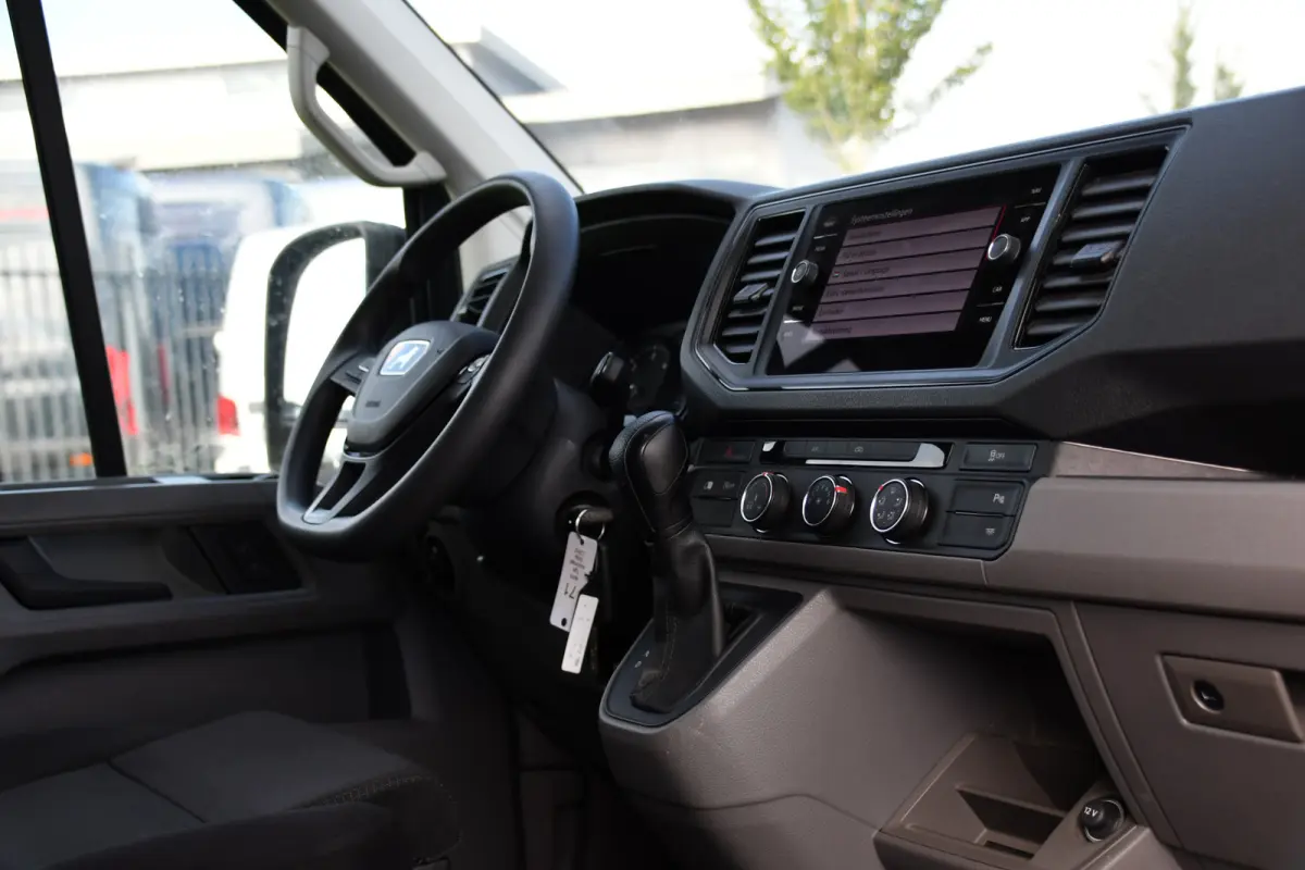 3.180 35 2.0 L3H2 PB Edition Cruise, Camera, Carplay, LED, 177pk, Automaat, Geveerde stoel, Multimedia, Uniek!