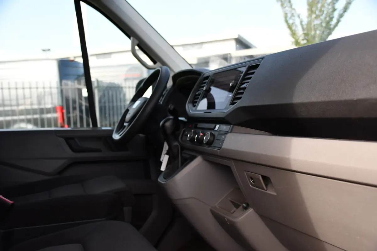 3.180 35 2.0 L3H2 PB Edition Cruise, Camera, Carplay, LED, 177pk, Automaat, Geveerde stoel, Multimedia, Uniek!