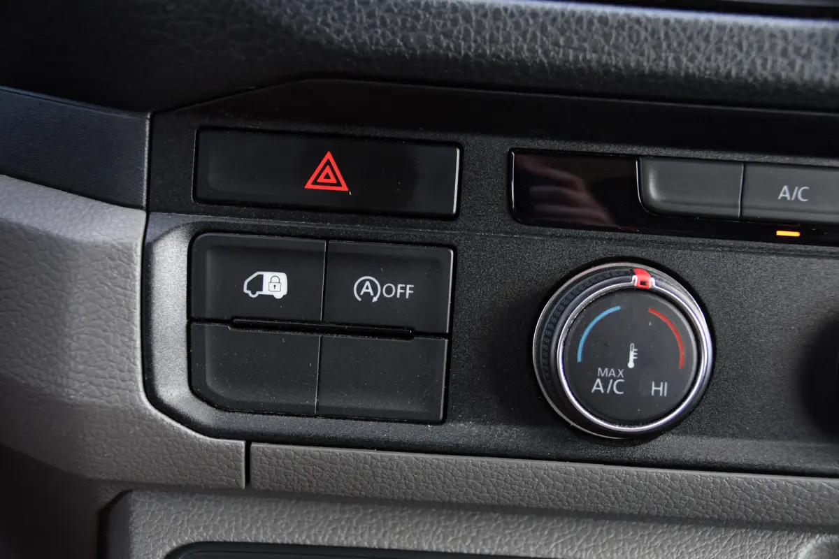 3.180 35 2.0 L3H2 PB Edition Cruise, Camera, Carplay, LED, 177pk, Automaat, Geveerde stoel, Multimedia, Uniek!
