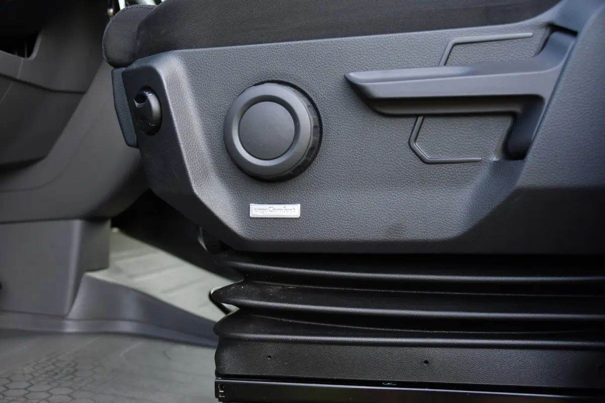 3.180 35 2.0 L3H2 PB Edition Cruise, Camera, Carplay, LED, 177pk, Automaat, Geveerde stoel, Multimedia, Uniek!