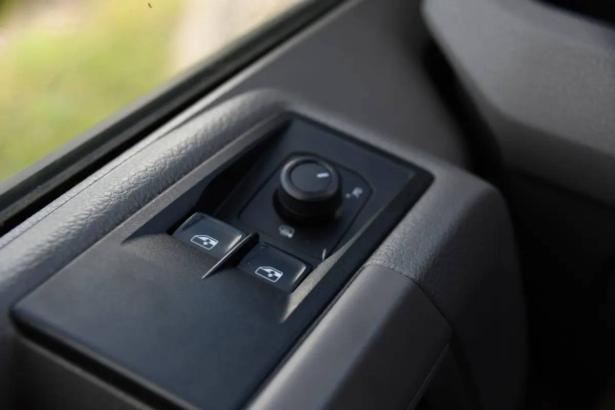 3.180 35 2.0 L3H2 PB Edition Cruise, Camera, Carplay, LED, 177pk, Automaat, Geveerde stoel, Multimedia, Uniek!