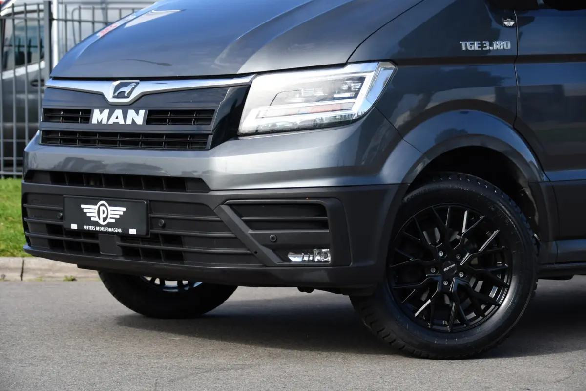 3.180 35 2.0 L3H2 PB Edition Cruise, Camera, Carplay, LED, 177pk, Automaat, Geveerde stoel, Multimedia, Uniek!