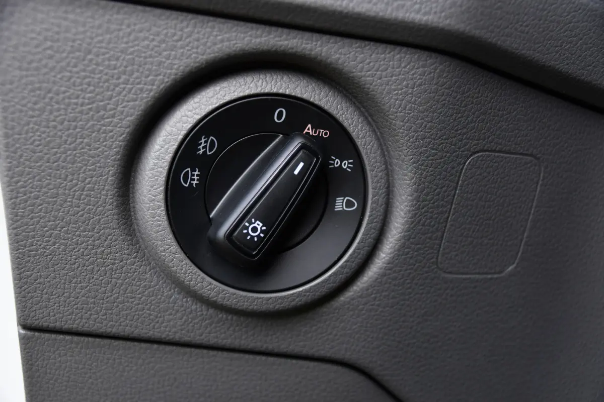 3.180 35 2.0 L3H2 PB Edition Cruise, Camera, Carplay, LED, 177pk, Automaat, Geveerde stoel, Multimedia, Uniek!
