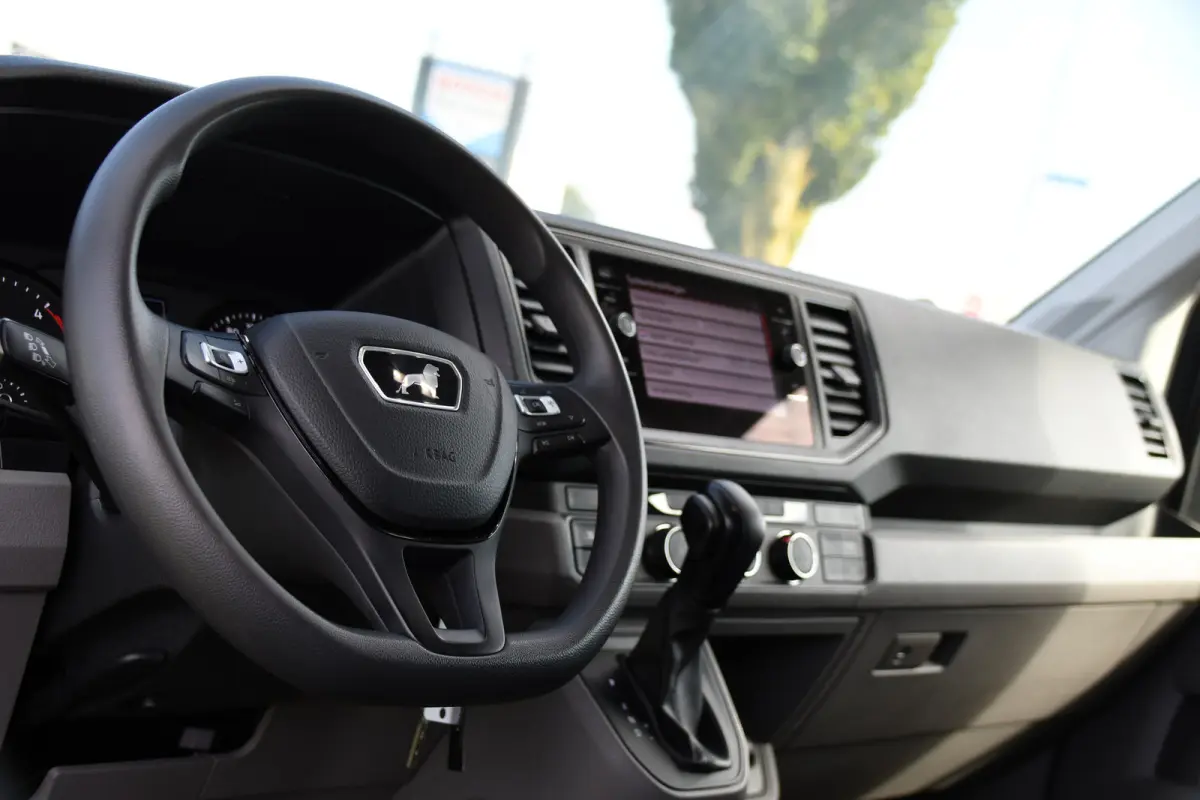 3.180 35 2.0 L3H2 PB Edition Cruise, Camera, Carplay, LED, 177pk, Automaat, Geveerde stoel, Multimedia, Uniek!